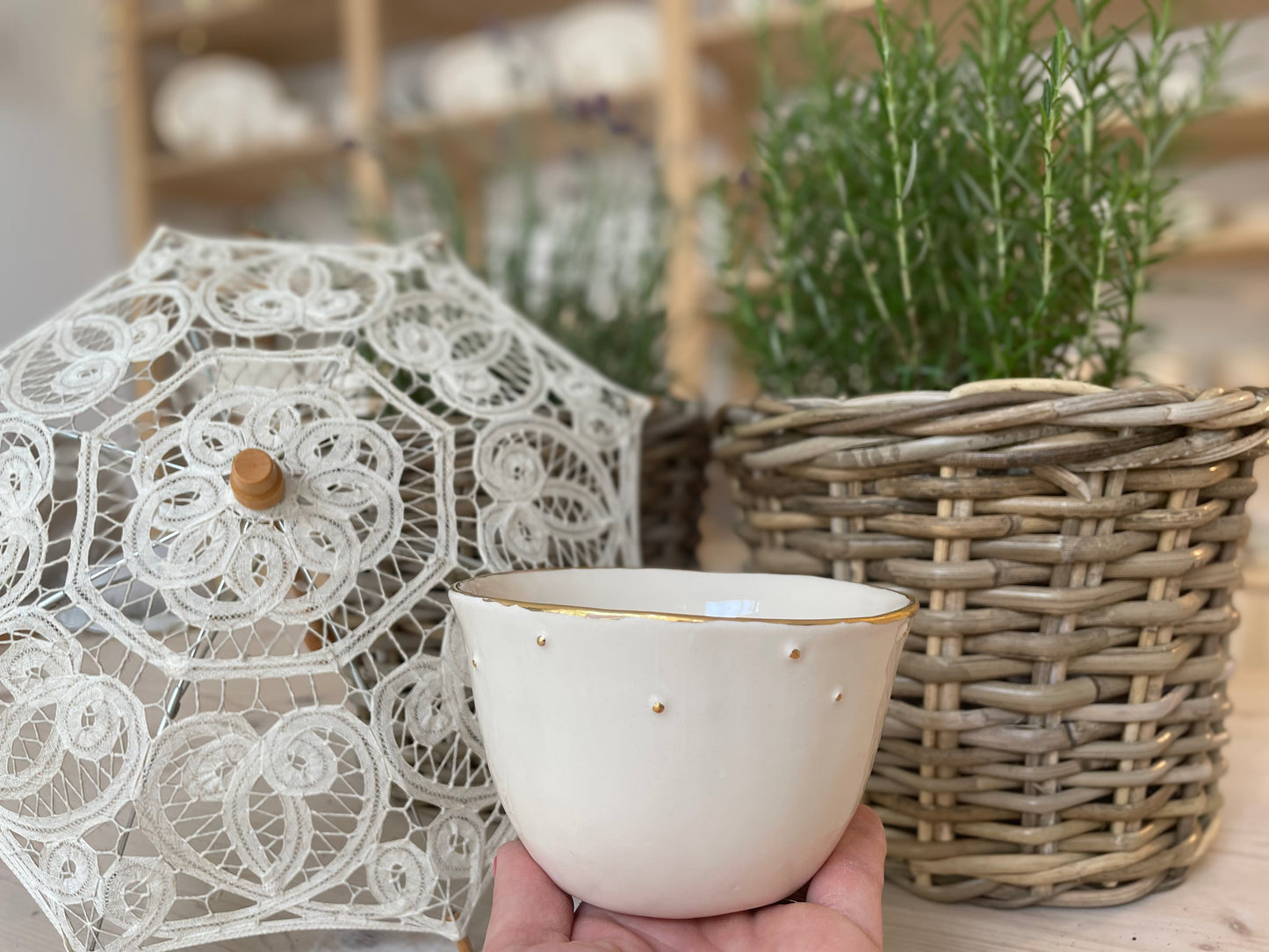 Collection Baronesse Cup with golden dots and edge