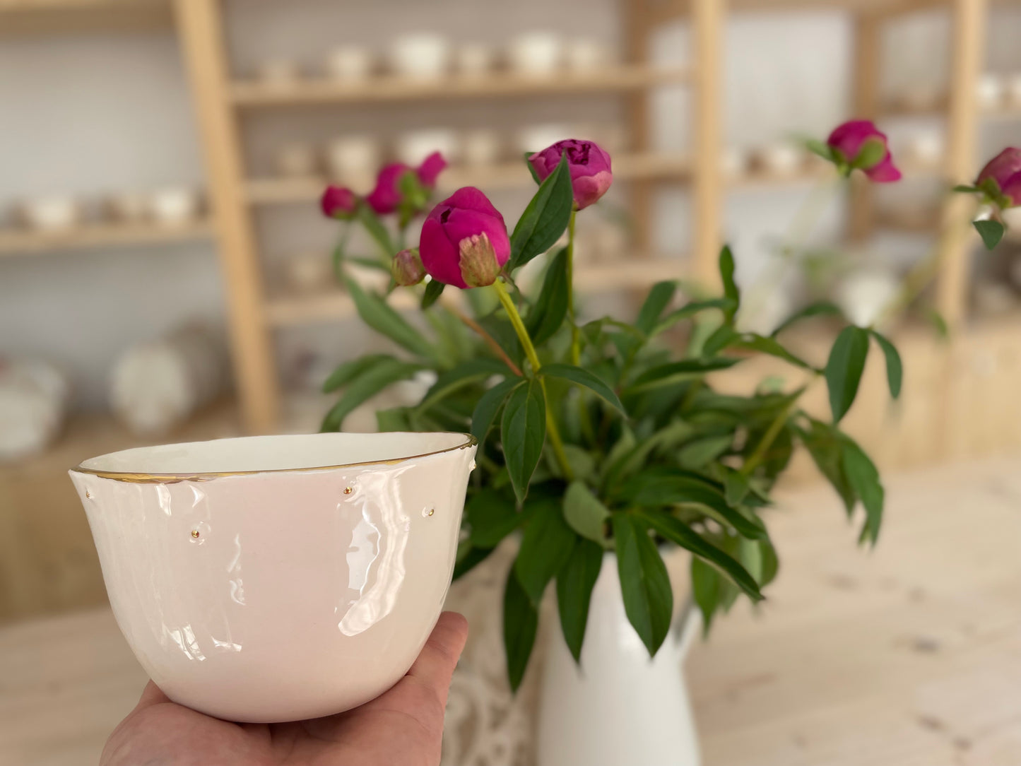 Collection Baronesse Cup with golden dots and edge