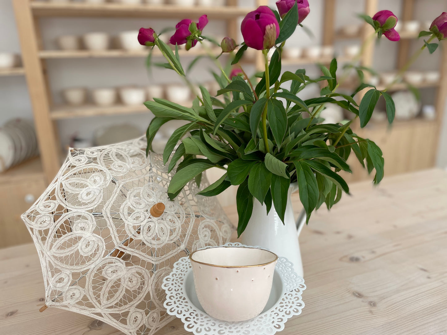 Collection Baronesse Cup with golden dots and edge
